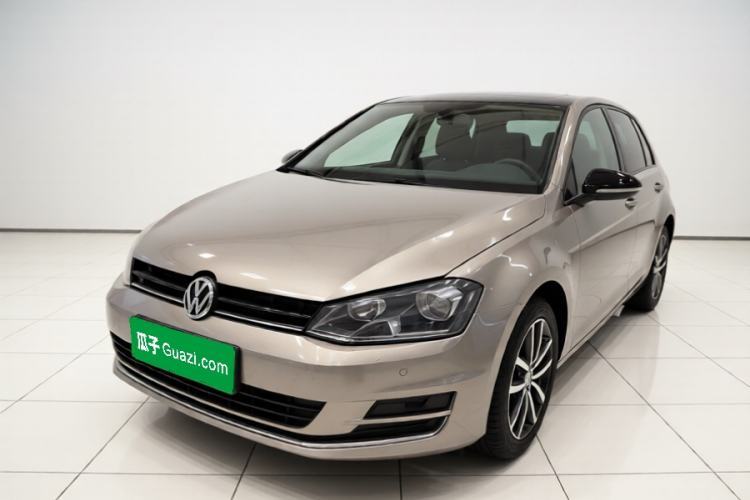 Used Volkswagen Golf 2017 230TSI Automatic Luxury Million-Vehicle Commemorative Edition Guazi used car, China used car export, Used car for sale, Used cars, Cheapest cars for sale