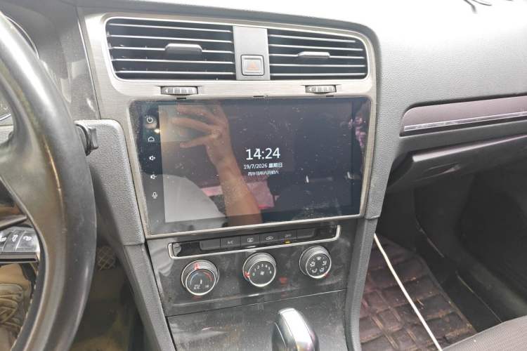 Used Volkswagen Golf 2017 230TSI Automatic Comfort Edition – Celebrating Milestone of One Million Units Audio And AC Panel