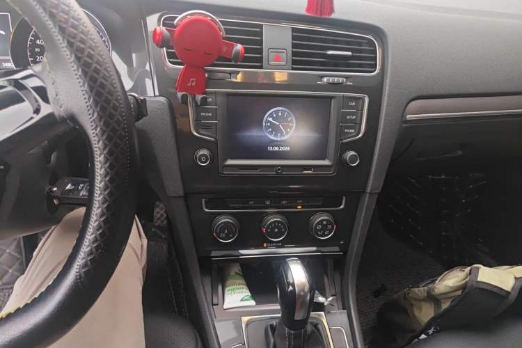 Used Volkswagen Golf 2017 230TSI Automatic Comfort Edition – Celebrating Milestone of One Million Units Audio And AC Panel