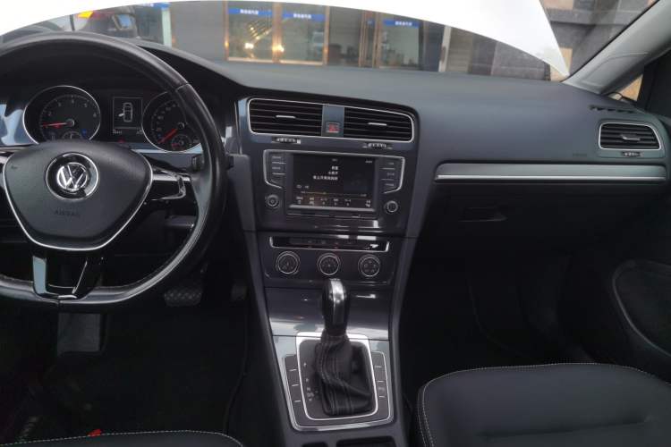 Used Volkswagen Golf 2017 230TSI Automatic Comfort Edition – Celebrating Milestone of One Million Units Audio And AC Panel