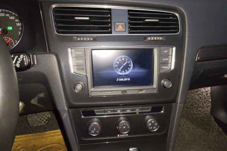 Used Volkswagen Golf 2017 1.6L Automatic Comfort Million-Vehicle Anniversary Edition Audio And AC Panel