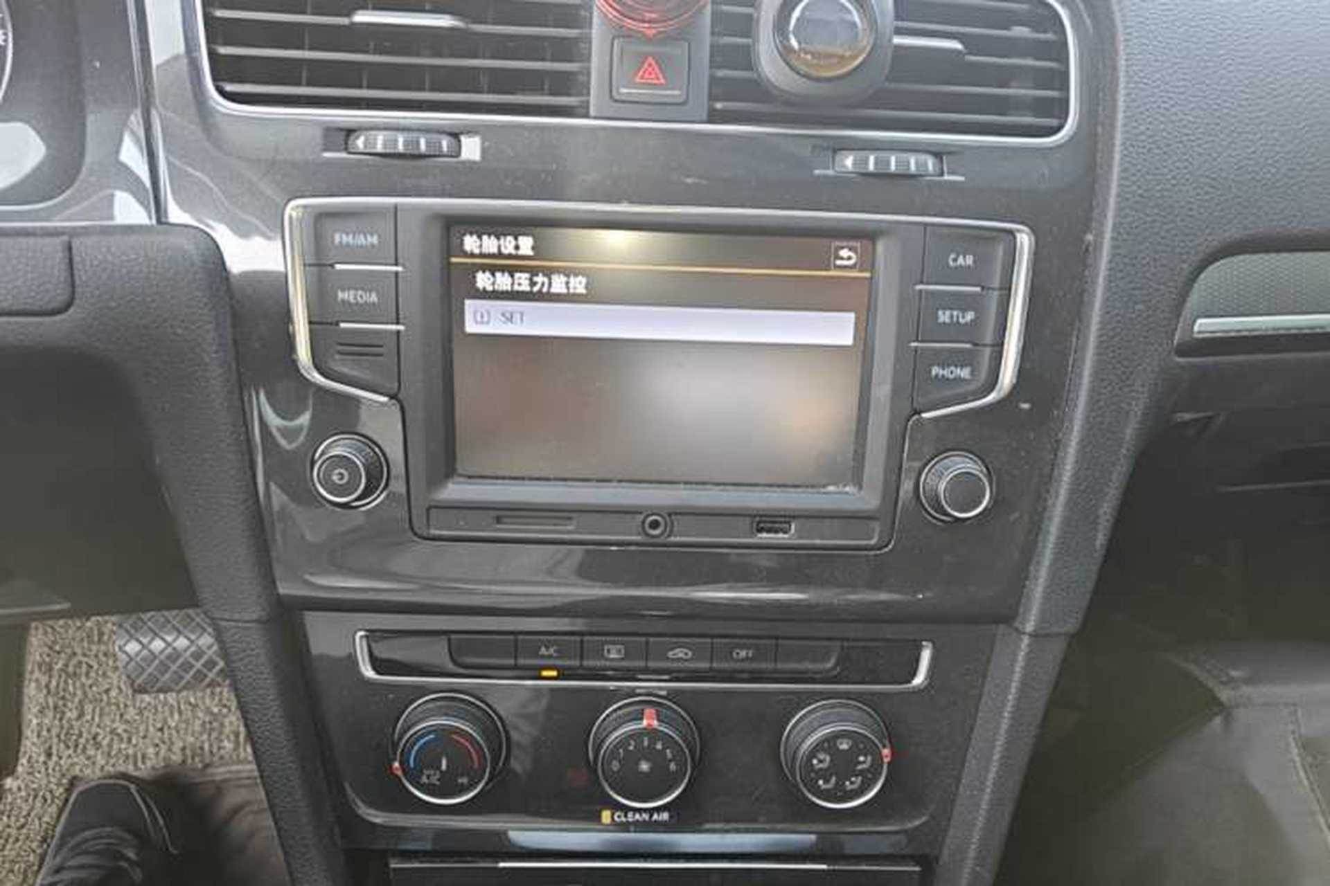 Used Volkswagen Golf 2017 1.6L Automatic Comfort Million-Vehicle Anniversary Edition Audio And AC Panel