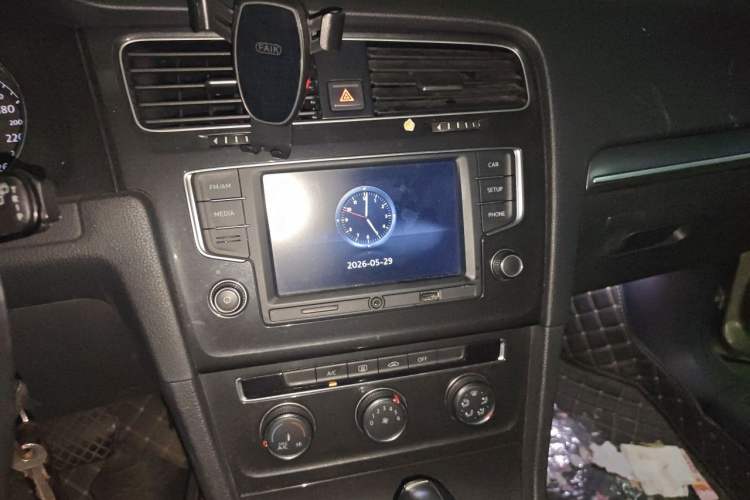 Used Volkswagen Golf 2017 1.6L Automatic Comfort Million-Vehicle Anniversary Edition Audio And AC Panel