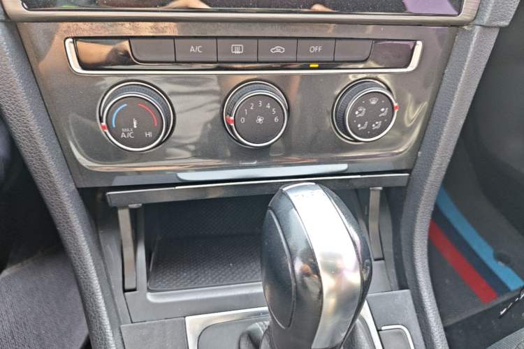 Used Volkswagen Golf 2017 230TSI Automatic Comfort Edition – Celebrating Milestone of One Million Units Audio And AC Panel