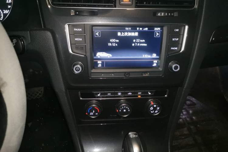 Used Volkswagen Golf 2017 230TSI Automatic Luxury Million-Vehicle Commemorative Edition Audio And AC Panel