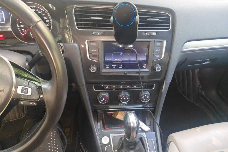 Used Volkswagen Golf 2017 230TSI Automatic Luxury Million-Vehicle Commemorative Edition Audio And AC Panel