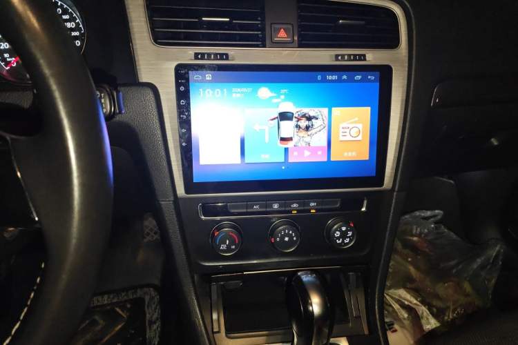 Used Volkswagen Golf 2017 230TSI Automatic Comfort Edition – Celebrating Milestone of One Million Units Audio And AC Panel