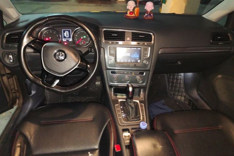 Used Volkswagen Golf 2017 1.6L Automatic Comfort Million-Vehicle Anniversary Edition Center Console
