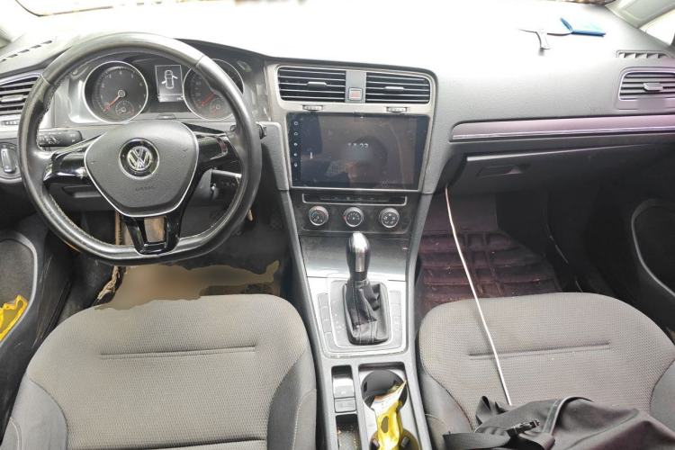 Used Volkswagen Golf 2017 230TSI Automatic Comfort Edition – Celebrating Milestone of One Million Units Center Console