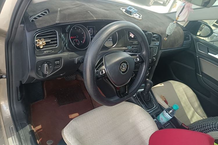 Used Volkswagen Golf 2017 230TSI Automatic Luxury Million-Vehicle Commemorative Edition Center Console