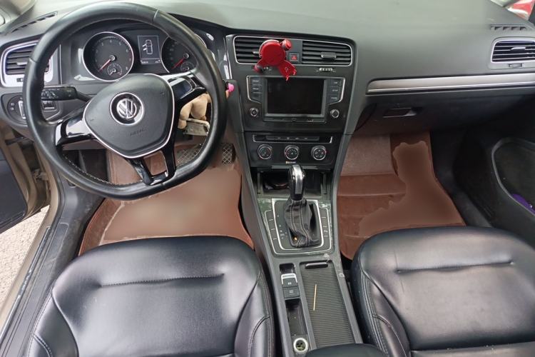 Used Volkswagen Golf 2017 1.6L Automatic Comfort Million-Vehicle Anniversary Edition Center Console