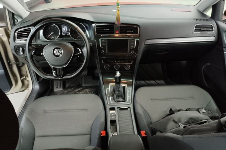 Used Volkswagen Golf 2017 230TSI Automatic Comfort Edition – Celebrating Milestone of One Million Units Center Console
