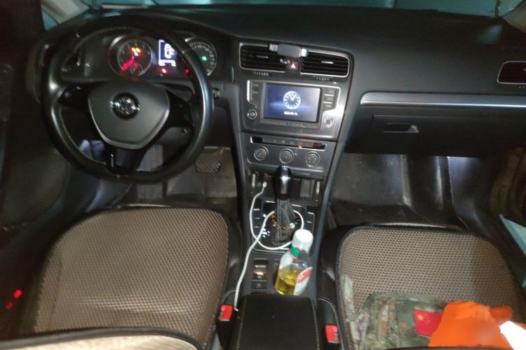 Used Volkswagen Golf 2017 230TSI Automatic Comfort Edition – Celebrating Milestone of One Million Units Center Console
