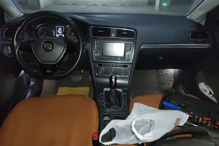 Used Volkswagen Golf 2017 1.6L Automatic Comfort Million-Vehicle Anniversary Edition Center Console