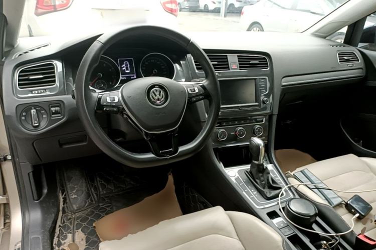 Used Volkswagen Golf 2017 230TSI Automatic Luxury Million-Vehicle Commemorative Edition Center Console