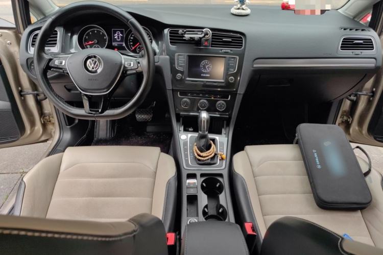 Used Volkswagen Golf 2017 230TSI Automatic Luxury Million-Vehicle Commemorative Edition Center Console