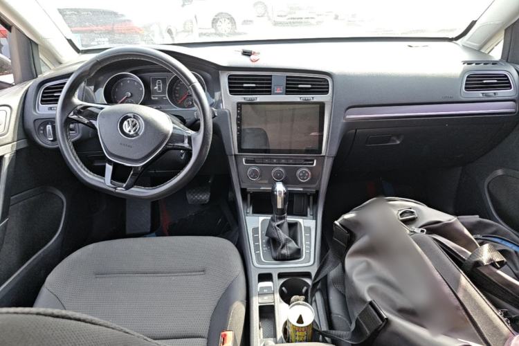 Used Volkswagen Golf 2017 230TSI Automatic Comfort Edition – Celebrating Milestone of One Million Units Center Console