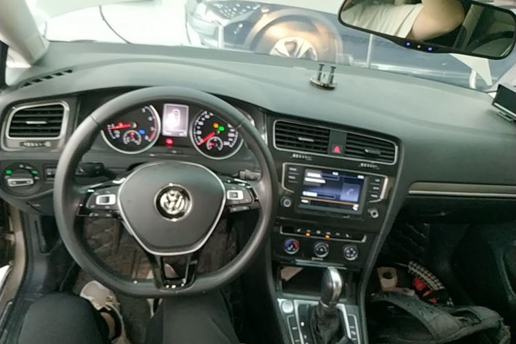 Used Volkswagen Golf 2017 230TSI Automatic Luxury Million-Vehicle Commemorative Edition Center Console