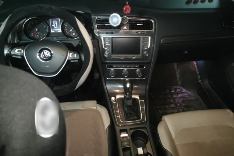 Used Volkswagen Golf 2017 230TSI Automatic Luxury Million-Vehicle Commemorative Edition Center Console