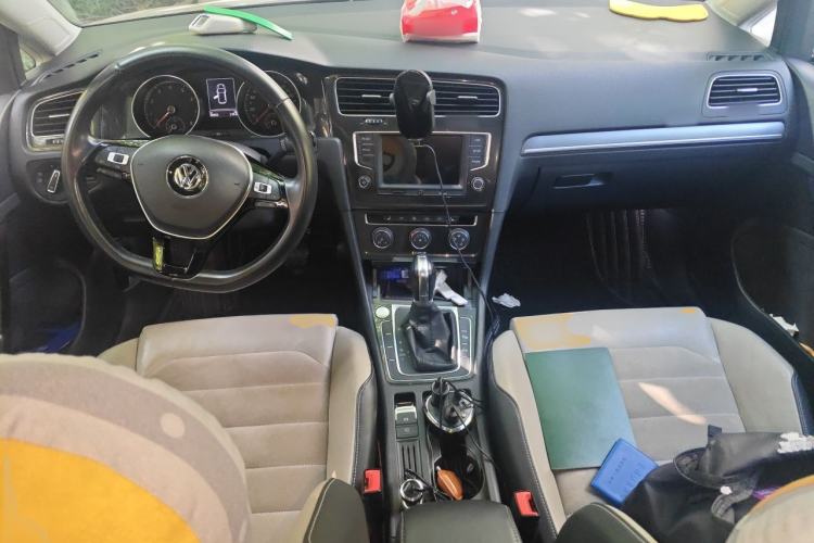 Used Volkswagen Golf 2017 230TSI Automatic Luxury Million-Vehicle Commemorative Edition Center Console