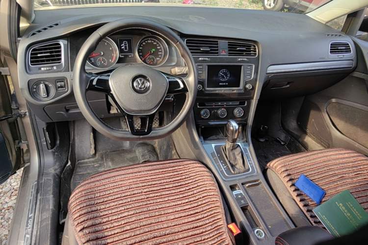 Used Volkswagen Golf 2017 1.6L Automatic Comfort Million-Vehicle Anniversary Edition Center Console