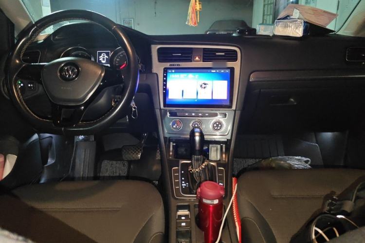 Used Volkswagen Golf 2017 230TSI Automatic Comfort Edition – Celebrating Milestone of One Million Units Center Console