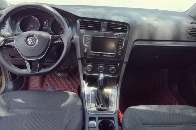 Used Volkswagen Golf 2017 1.6L Automatic Comfort Million-Vehicle Anniversary Edition Center Console