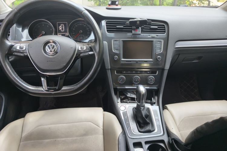 Used Volkswagen Golf 2017 230TSI Automatic Luxury Million-Vehicle Commemorative Edition Center Console