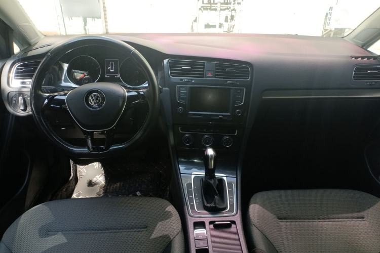 Used Volkswagen Golf 2017 1.6L Automatic Comfort Million-Vehicle Anniversary Edition Center Console