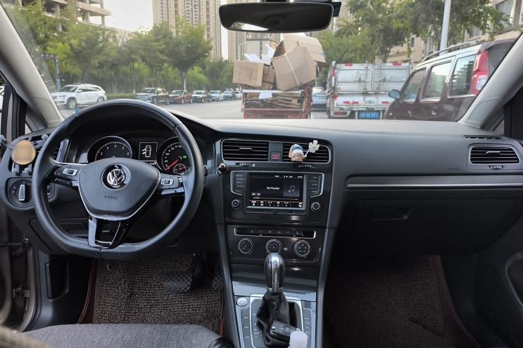 Used Volkswagen Golf 2017 230TSI Automatic Luxury Million-Vehicle Commemorative Edition Center Console