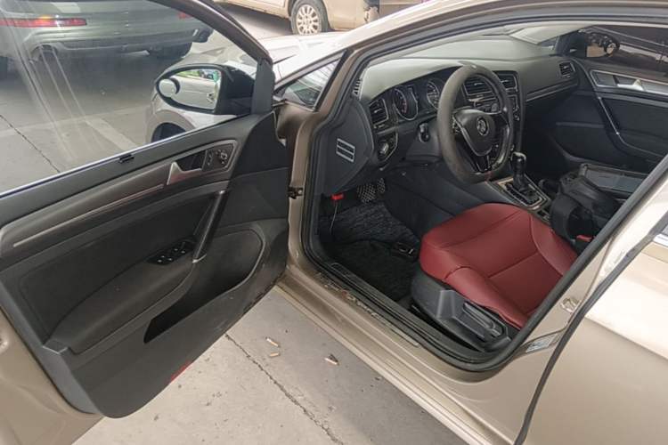 Used Volkswagen Golf 2017 230TSI Automatic Comfort Edition – Celebrating Milestone of One Million Units Driver Seat