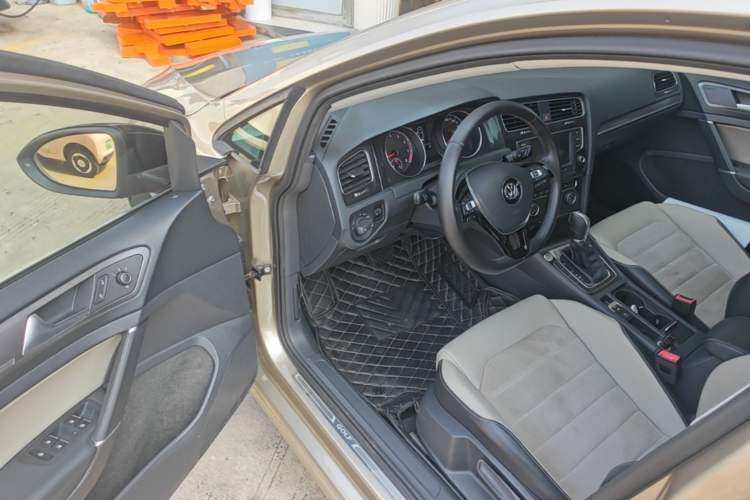 Used Volkswagen Golf 2017 230TSI Automatic Luxury Million-Vehicle Commemorative Edition Driver Seat