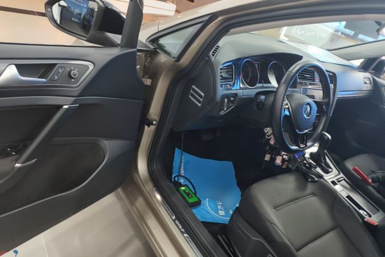 Used Volkswagen Golf 2017 230TSI Automatic Comfort Edition – Celebrating Milestone of One Million Units Driver Seat