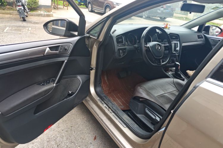 Used Volkswagen Golf 2017 230TSI Automatic Comfort Edition – Celebrating Milestone of One Million Units Driver Seat