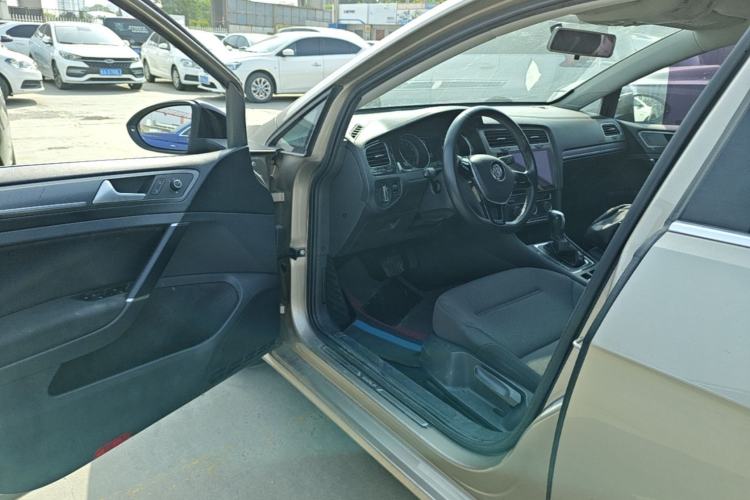 Used Volkswagen Golf 2017 230TSI Automatic Comfort Edition – Celebrating Milestone of One Million Units Driver Seat