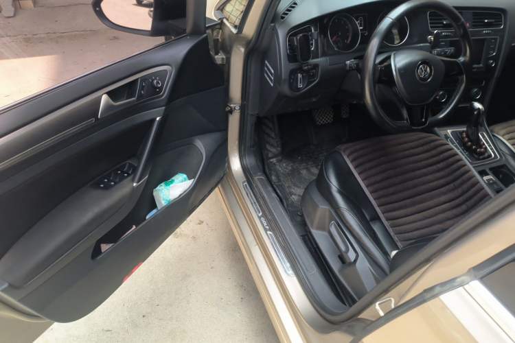 Used Volkswagen Golf 2017 230TSI Automatic Comfort Edition – Celebrating Milestone of One Million Units Driver Seat