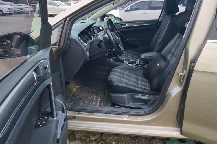 Used Volkswagen Golf 2017 230TSI Automatic Comfort Edition – Celebrating Milestone of One Million Units Driver Seat