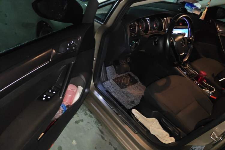 Used Volkswagen Golf 2017 230TSI Automatic Comfort Edition – Celebrating Milestone of One Million Units Driver Seat