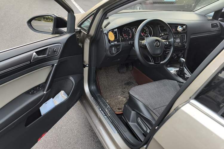 Used Volkswagen Golf 2017 230TSI Automatic Luxury Million-Vehicle Commemorative Edition Driver Seat