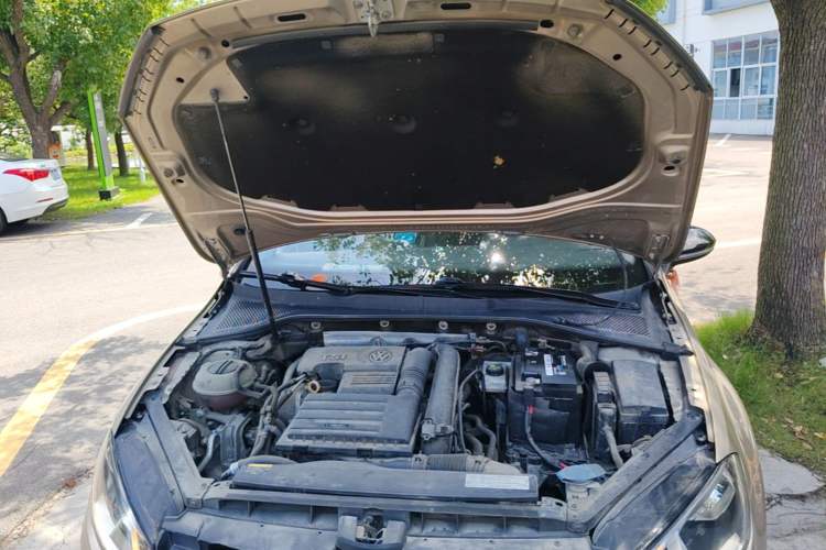 Used Volkswagen Golf 2017 230TSI Automatic Comfort Edition – Celebrating Milestone of One Million Units Engine Bay