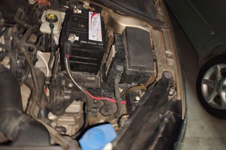 Used Volkswagen Golf 2017 1.6L Automatic Comfort Million-Vehicle Anniversary Edition Engine Bay Left