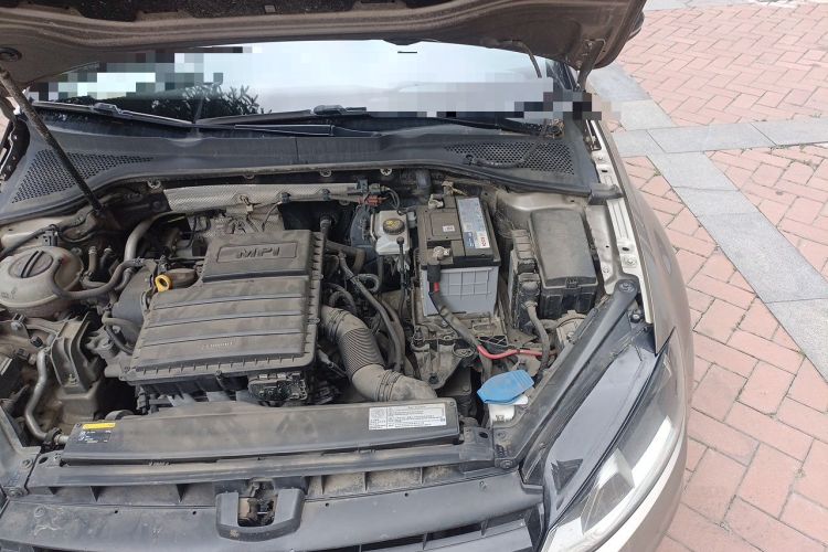 Used Volkswagen Golf 2017 1.6L Automatic Comfort Million-Vehicle Anniversary Edition Engine Bay Left