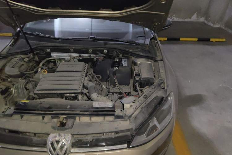 Used Volkswagen Golf 2017 1.6L Automatic Comfort Million-Vehicle Anniversary Edition Engine Bay Left