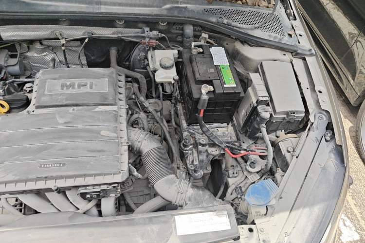 Used Volkswagen Golf 2017 1.6L Automatic Comfort Million-Vehicle Anniversary Edition Engine Bay Left