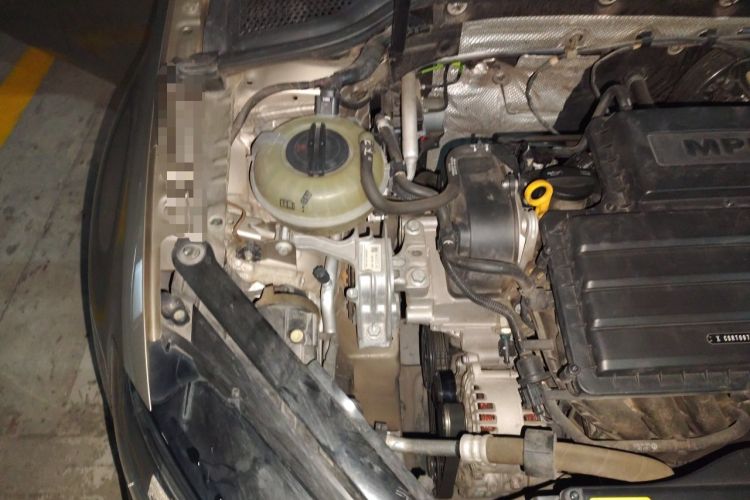 Used Volkswagen Golf 2017 1.6L Automatic Comfort Million-Vehicle Anniversary Edition Engine Bay Right