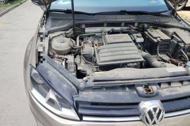 Used Volkswagen Golf 2017 1.6L Automatic Comfort Million-Vehicle Anniversary Edition Engine Bay Right