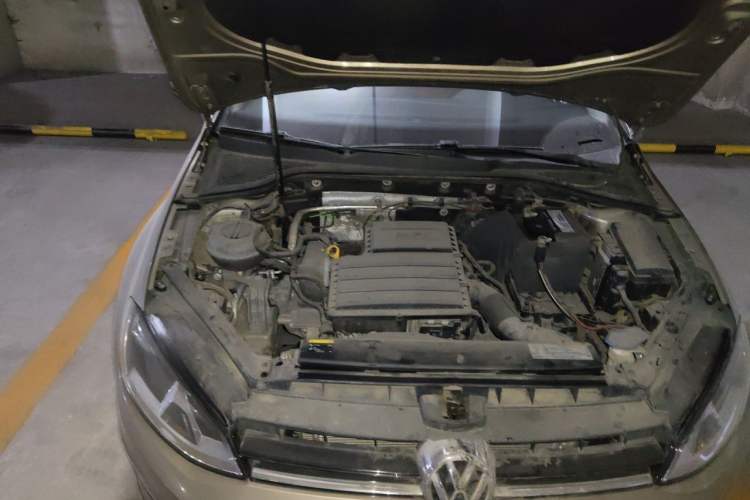 Used Volkswagen Golf 2017 1.6L Automatic Comfort Million-Vehicle Anniversary Edition Engine Bay Right