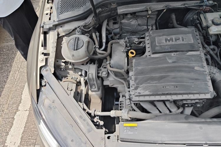 Used Volkswagen Golf 2017 1.6L Automatic Comfort Million-Vehicle Anniversary Edition Engine Bay Right