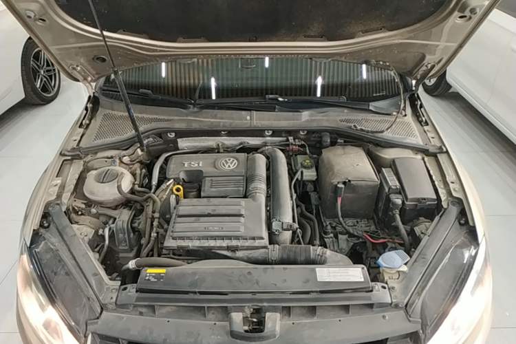 Used Volkswagen Golf 2017 230TSI Automatic Luxury Million-Vehicle Commemorative Edition Engine Bay