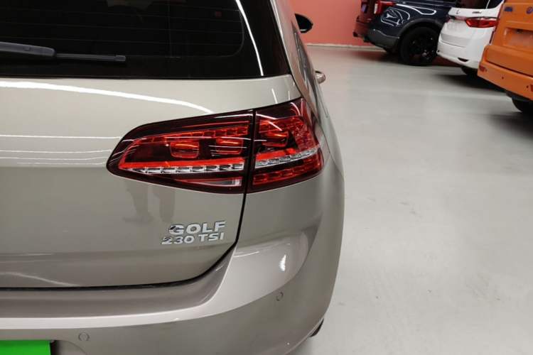 Used Volkswagen Golf 2017 230TSI Automatic Comfort Edition – Celebrating Milestone of One Million Units Exterior 3